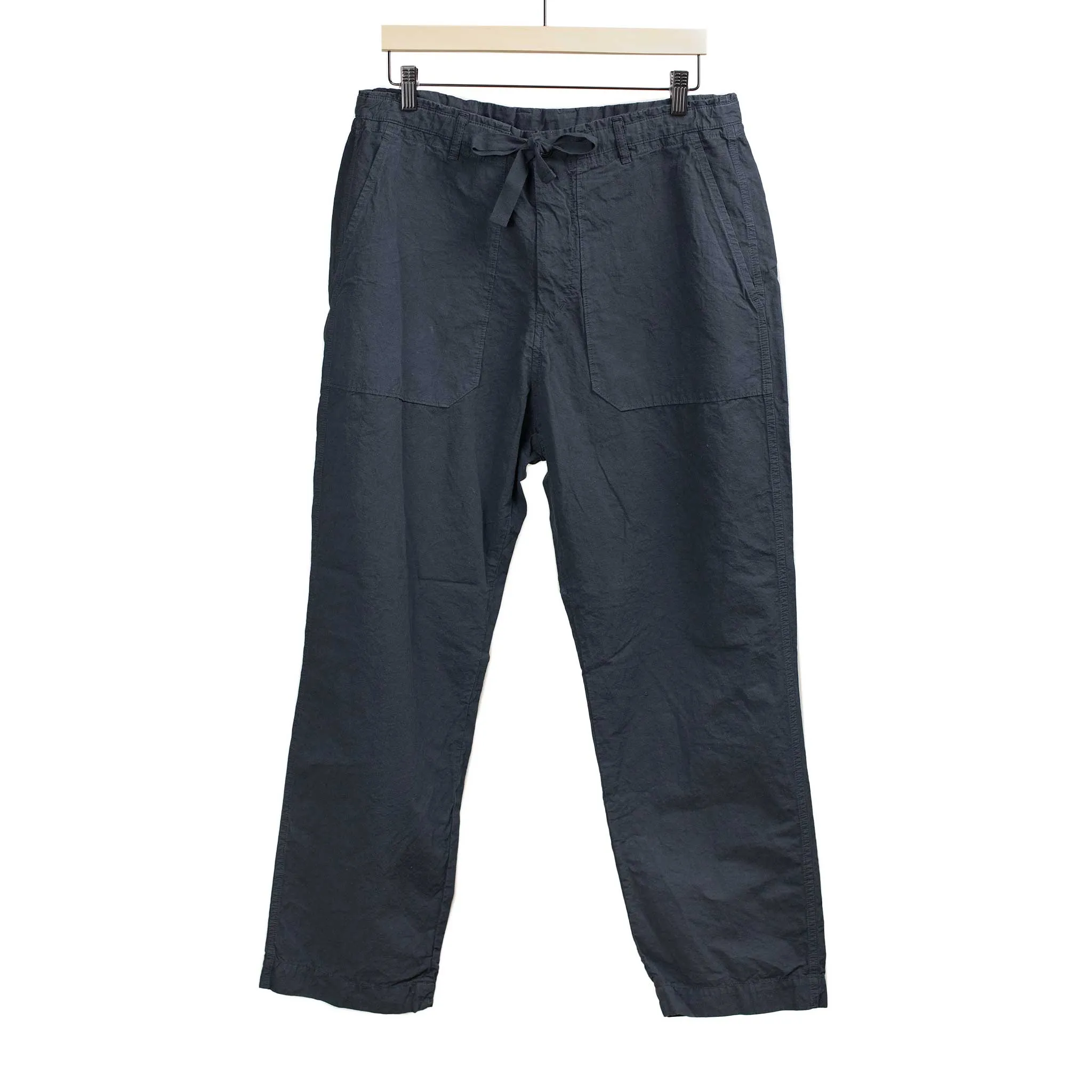 Drawstring baker pants in garment dyed navy cotton hemp